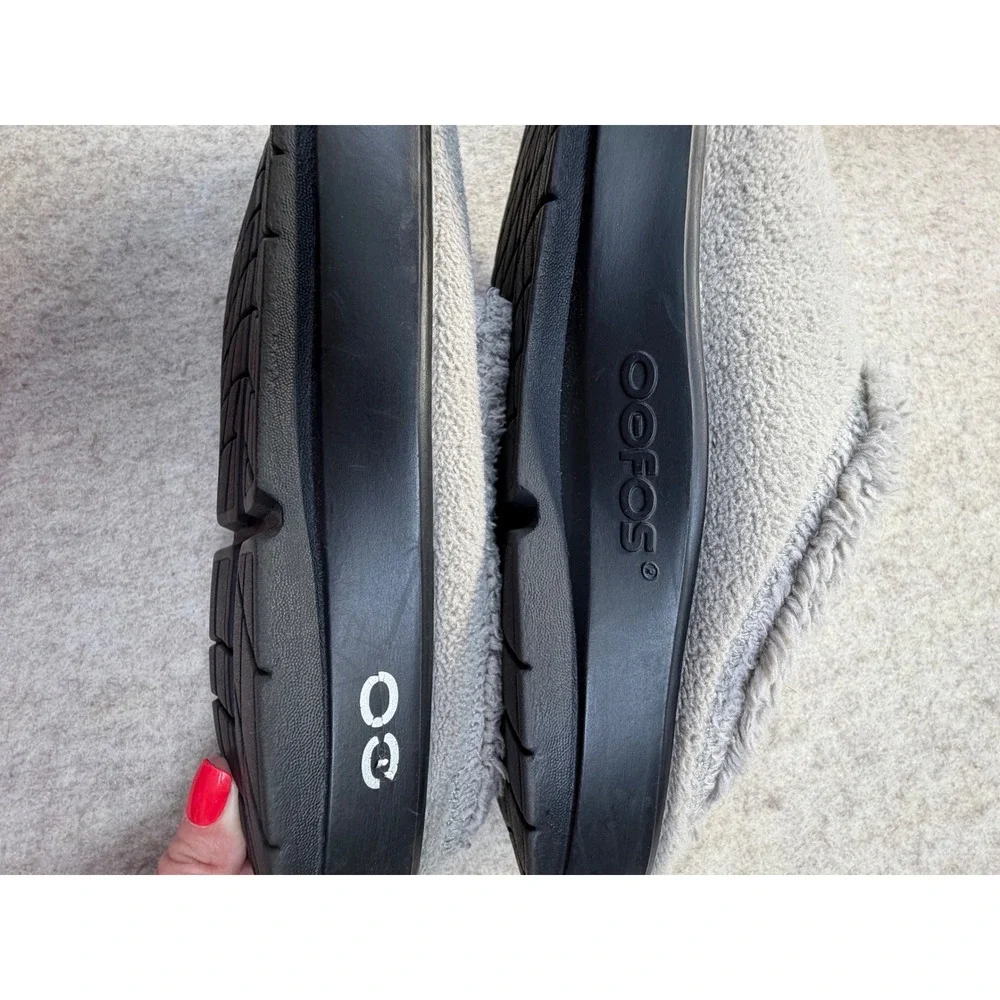 OOFOS OOCoogee Clogs Mens 11 Grey Green Fleece Lined Recovery Mules